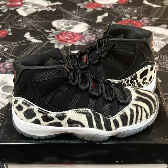 DS 2021 WMNS NIKE AIR JORDAN 11 RETRO ANIMAL INSTINCT SZ WOMENS 7.5 AR0715-010 - Picture 1 of 10